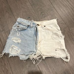 Woman’s Vintage LEVI LEVIS 501 jeans jean shorts Size 24